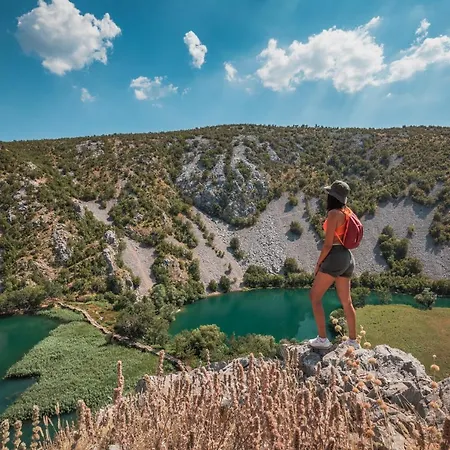 Dolovi אתר קמפינג