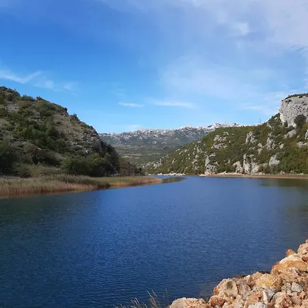 Dolovi אתר קמפינג אוברובץ