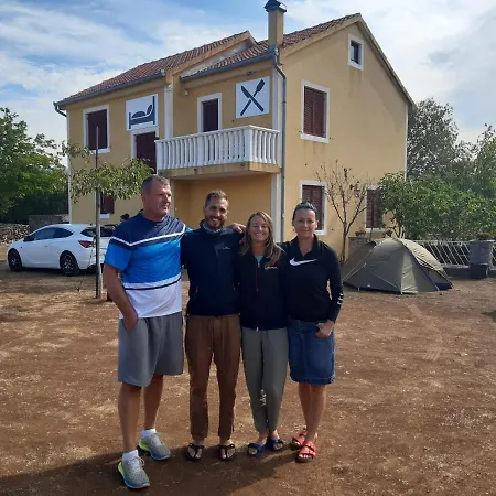 Dolovi אוברובץ