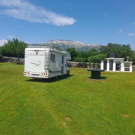 Dolovi אתר קמפינג