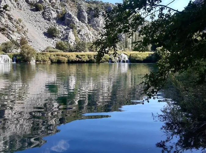 مكان تخييم Dolovi أوبروفاتش